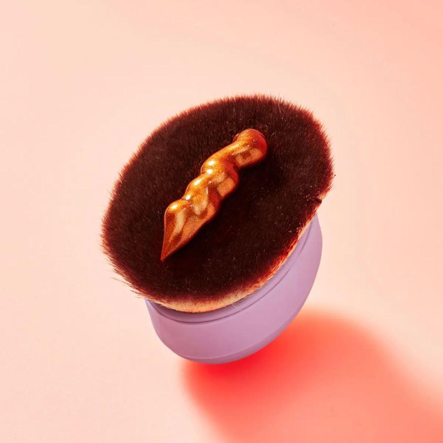 Shape and Glow Big Blending Brush by Isle of Paradise