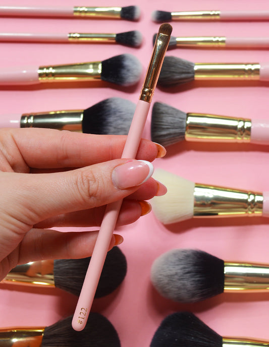 #122 Precision Smudger Brush by P. Louise Cosmetics