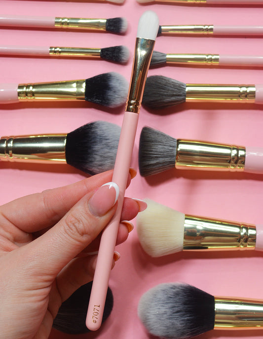 #7071 Flat Carver Brush by P. Louise Cosmetics