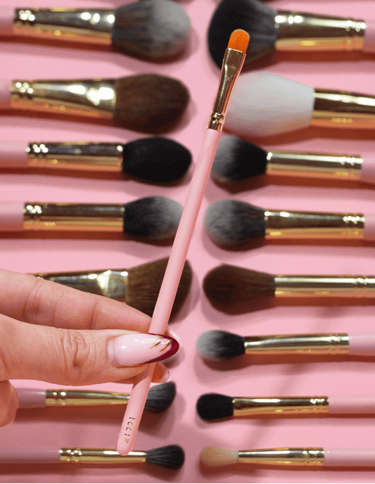 #1221 Detail Flat Swiper Brush by P. Louise Cosmetics